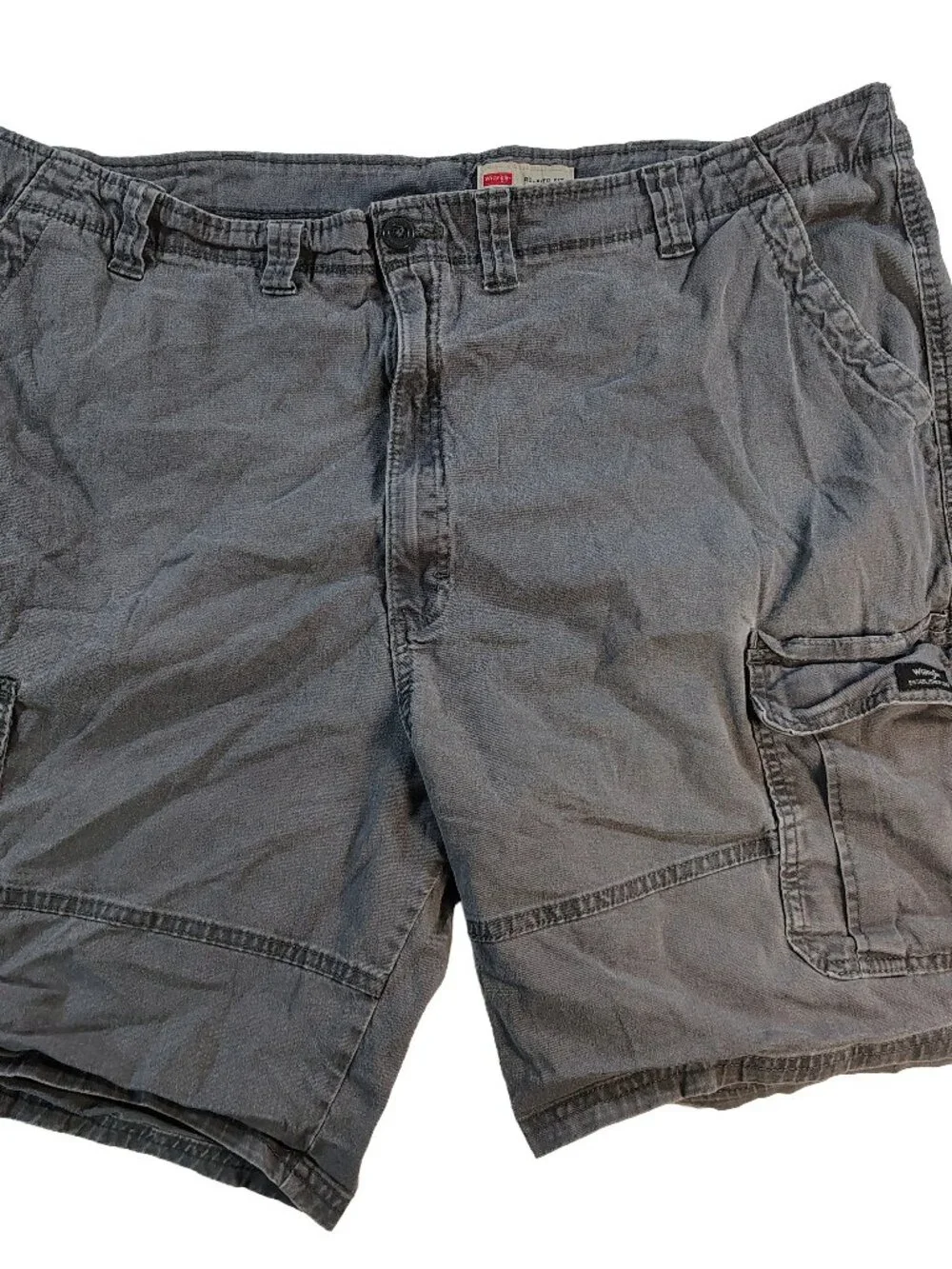 Men's Dark Gray Size 46 Wrangler Relaxed Fit Cargo Shorts